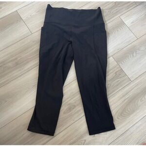 Athleta Salutation Stash Pocket Capris Black PowerVita Size M Workout Leggings